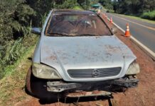 Carro cai em ribanceira em Itaí
