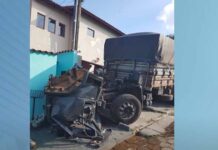 Acidente deixa cabine de caminhão destruída em Avaré