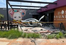 Carro de luxo invade doceria em Bauru