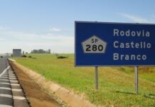 Acidente com caminhões provoca morte de motorista em Avaré