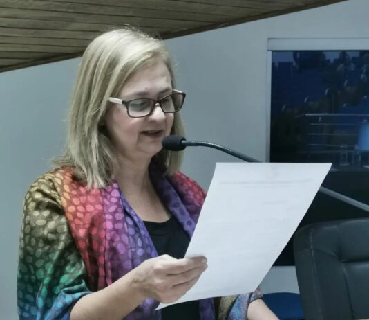 Após pressão popular, vereadora quer revogar lei de sua autoria sobre obrigatoriedade de lixeiras em Avaré