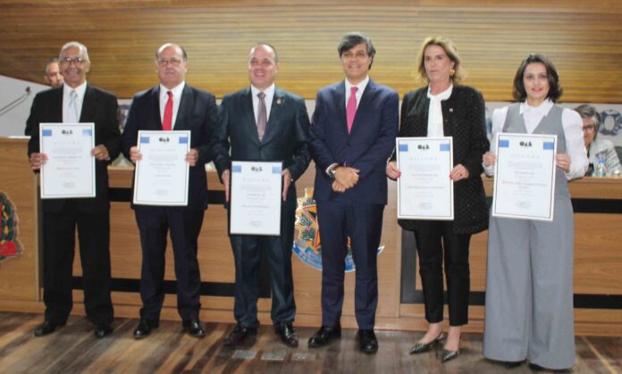 Integrantes da diretoria da OAB, de Avaré