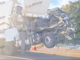 Acidente entre carretas interdita trecho da Raposo Tavares em Piraju