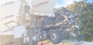 Acidente entre carretas interdita trecho da Raposo Tavares em Piraju