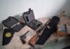 Polícia apreende armas e munições durante mandado de busca em investigação de violência doméstica