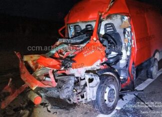 Motorista de van morre em colisão com caminhão na Castello Branco