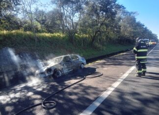 Avaré: Pane em ar-condicionado destrói veículo na rodovia Castello Branco