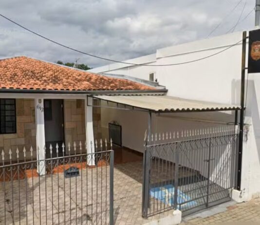 Menina de 4 anos é esquecida dentro de ônibus escolar por cerca de quatro horas