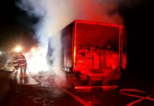 Incêndio em caminhão mobiliza Bombeiros e bloqueia parcialmente a SP-280 em Avaré