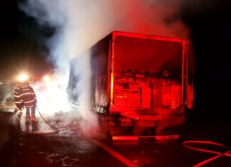 Incêndio em caminhão mobiliza Bombeiros e bloqueia parcialmente a SP-280 em Avaré