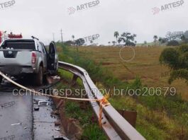 Colisão entre carreta e caminhonete deixa um morto e três feridos na Raposo Tavares