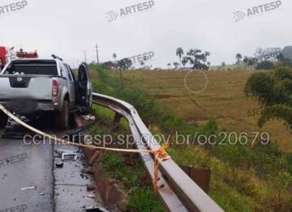 Colisão entre carreta e caminhonete deixa um morto e três feridos na Raposo Tavares
