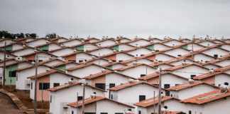 Requerimentos e munícipes cobram transparência sobre casas populares em Avaré