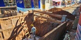 Obra contra enchentes chega ao cruzamento com a Rua Alagoas