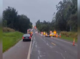 Motociclista fica gravemente ferido após acidente com carreta na SP-255 em Avaré