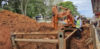 Obra contra enchentes segue com instalação de galeria pluvial na Rua Alagoas